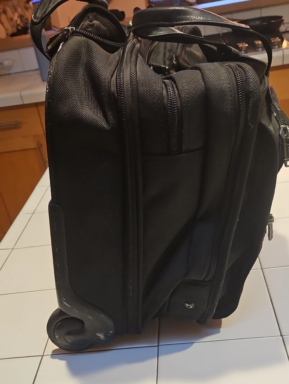 Tumi Black Travel & Laptop Duffle Bag - 2-in-1 Carry